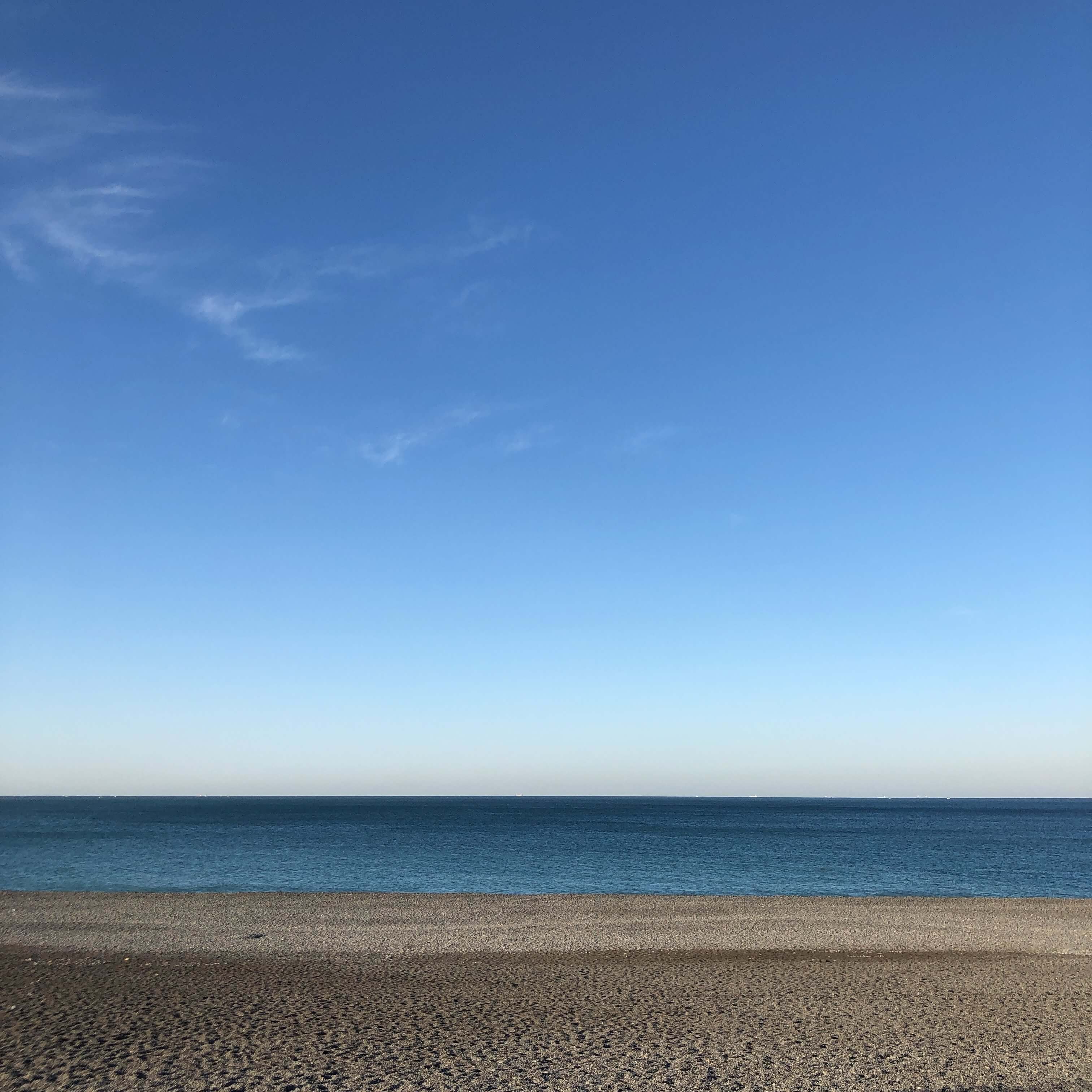 海が一面に広がっている写真